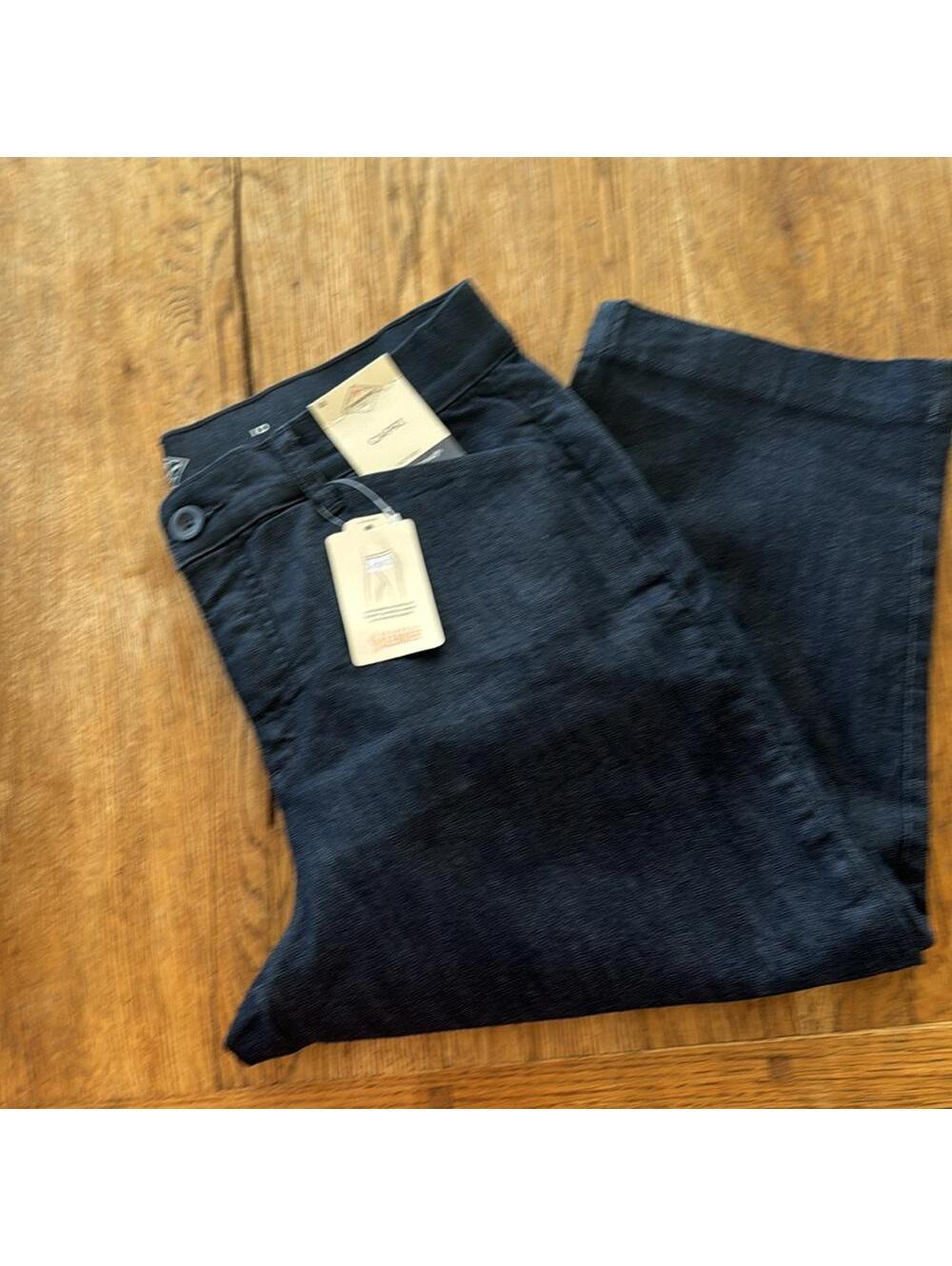 New St. John's Bay Capri, 10, Dark Rinse Blue, Slenderizing